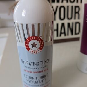 First Aid Beauty Hydrating Toner - White and Gray